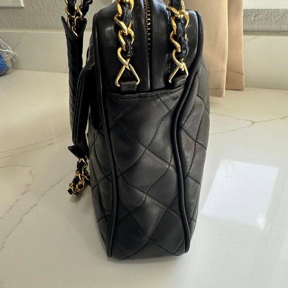 Chanel Vintage tassel camera bag with gold plated hardware in lambskin leather - Picture 7 of 16